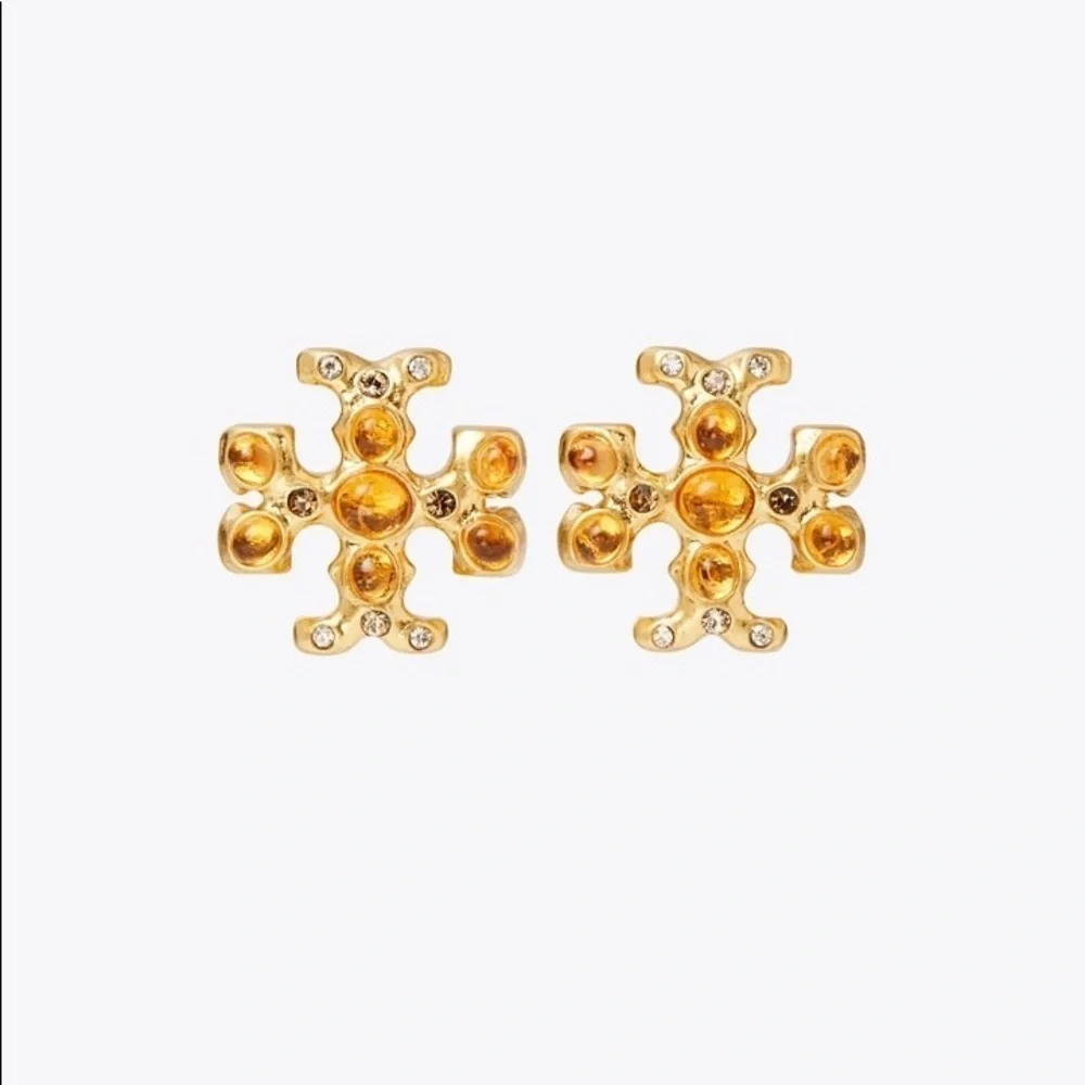 Designers Brands For Customers That Love To Wear Casual and Elegant Accessories